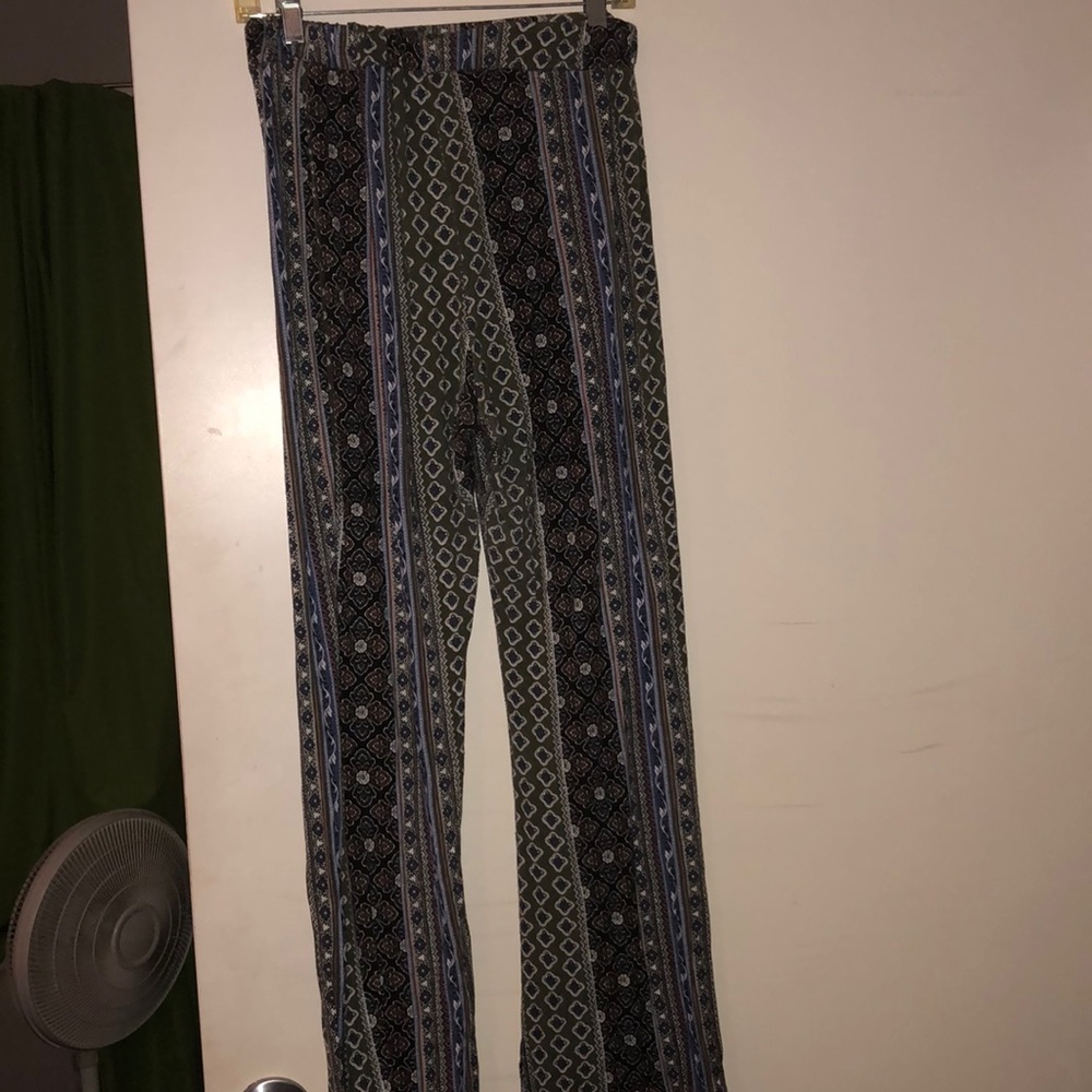 pattering flare out pants